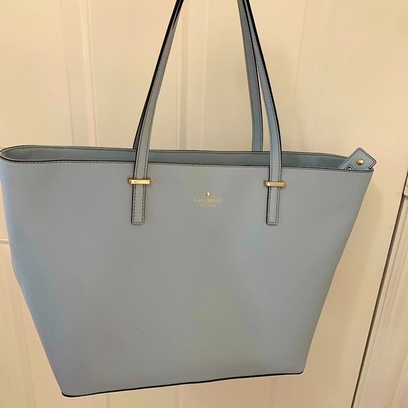 kate spade Handbags - Large Kate Spade tote